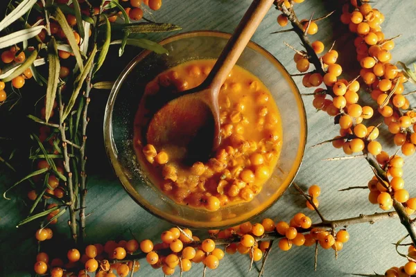 Frisch gemahlene Sanddornbeeren. — Stockfoto