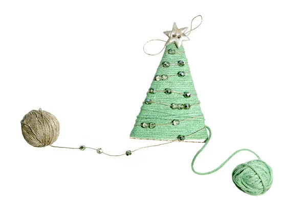 Handgemaakte Kerstboom Geïsoleerd Een Witte Achtergrond Decoratie Gemaakt Van Draad — Stockfoto