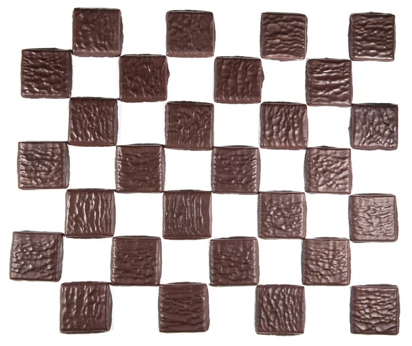 Čtvercové Čokoládové Bonbóny Uspořádány Jako Šachový Vzor Izolované Bílém Pozadí — Stock fotografie
