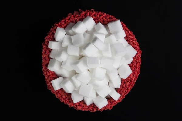 Kırmızı çantalı küplerinde beyaz şeker.