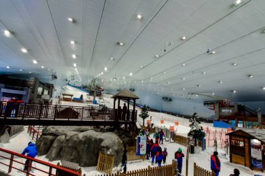 Dubai, Birleşik Arap Emirlikleri - 29 Ocak 2017: slaytlar, Kayak ve snowboard Ski Dubai alanları.