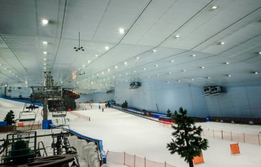 Dubai, Birleşik Arap Emirlikleri - 29 Ocak 2017: slaytlar, Kayak ve snowboard Ski Dubai alanları.