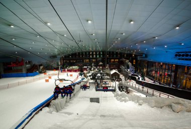 Dubai, Birleşik Arap Emirlikleri - 29 Ocak 2017: slaytlar, Kayak ve snowboard Ski Dubai alanları.