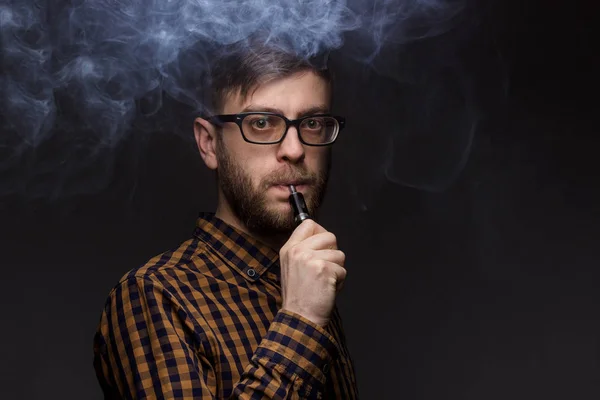Man with a beard smoking Vape — Stock Photo, Image