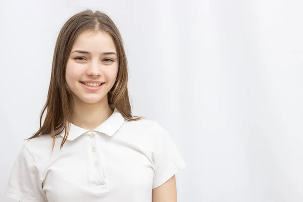 Hermosa Chica Atractiva Joven Una Camisa Blanca Sobre Fondo Blanco — Foto de Stock