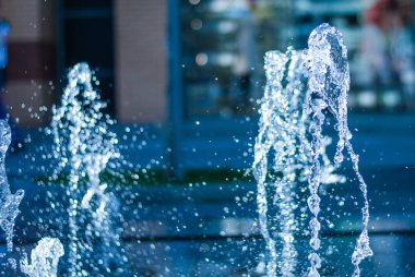 Çeşmeden su coşma. Splash su çeşme, soyut resim