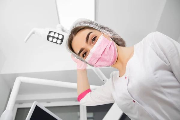 Dişçinin Muayenede Hastanın Birinci Şahıs Görüşü Dişçi Koltuğunda Yatıyor Doktor — Stok fotoğraf