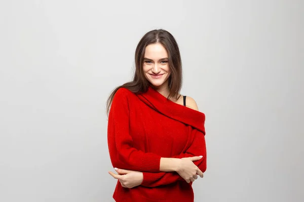 Retrato Uma Jovem Mulher Bonita Com Sorriso Leve Vestido Com — Fotografia de Stock