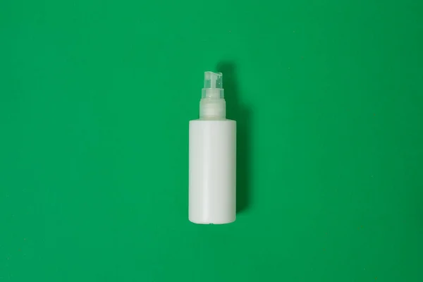 Καλλυντικά Ενυδατικό Μπουκάλι Κενό Πλαστικό Μπουκάλι Καλλυντικών Που Απομονώνονται Πράσινο — Φωτογραφία Αρχείου