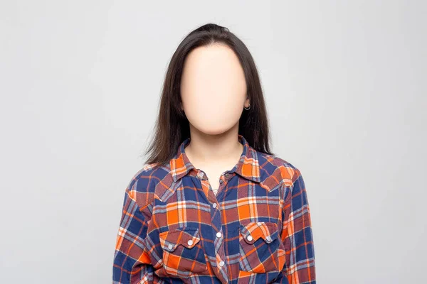 Mulher Sem Cara Nas Paredes Pendurar Máscaras Faciais Ninguém — Fotografia de Stock