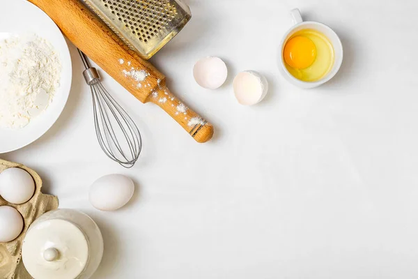 Μαγείρεμα Τηγανίτα Λευκό Φόντο Top View Συστατικά Για Την Κατασκευή — Φωτογραφία Αρχείου