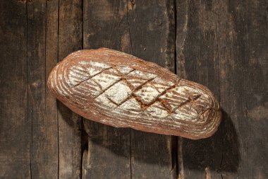 Tahta masada taze ekmek.