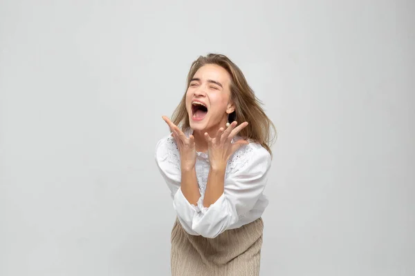 Çok Kızgın Bir Kadın Hayal Kırıklığı Hüsrana Uğramış Stresli Genç — Stok fotoğraf