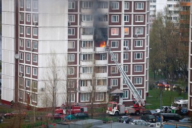 Moskova. Vilisa Latsisa 'nın oğlu. - Rusya. 03 Mayıs 2011 Rezidans Evi Yangını.