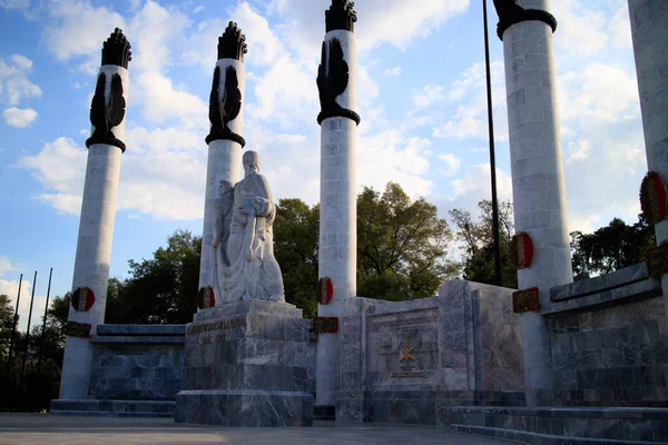 Памятник героическим кадетам — стоковое фото