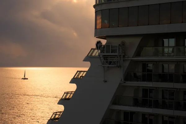 帆の船、クルーズ、コスメルでの夕日 — ストック写真