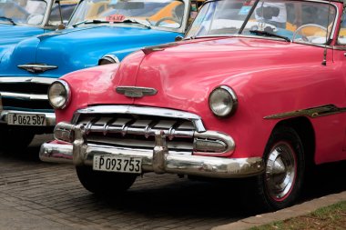 Küba'da eski bir araba