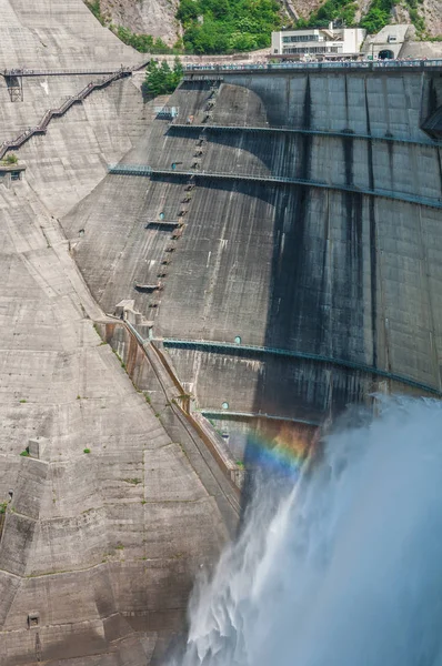 Kurobe Dam met regenboog — Stockfoto