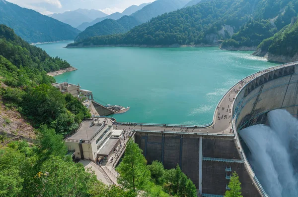 Kurobe Dam med regnbåge — Stockfoto