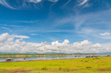 Güzel doğa Khaolam Barajı, Kanjanaburi, bu, görünmeyen Tayland
