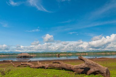 Güzel doğa Khaolam Barajı, Kanjanaburi, bu, görünmeyen Tayland