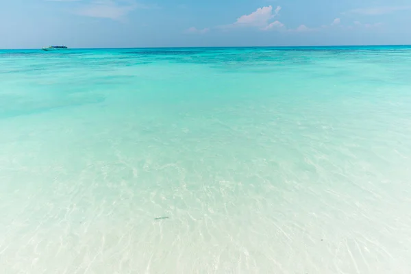 Playa tropical Mar Arena cielo y día de verano —  Fotos de Stock