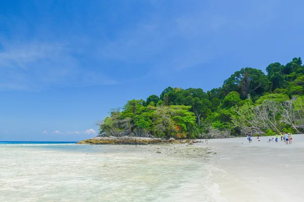 Tropical beach Sea Sand Niebo i latem dzień — Zdjęcie stockowe