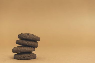 Çikolata parçacıklı kurabiye. 