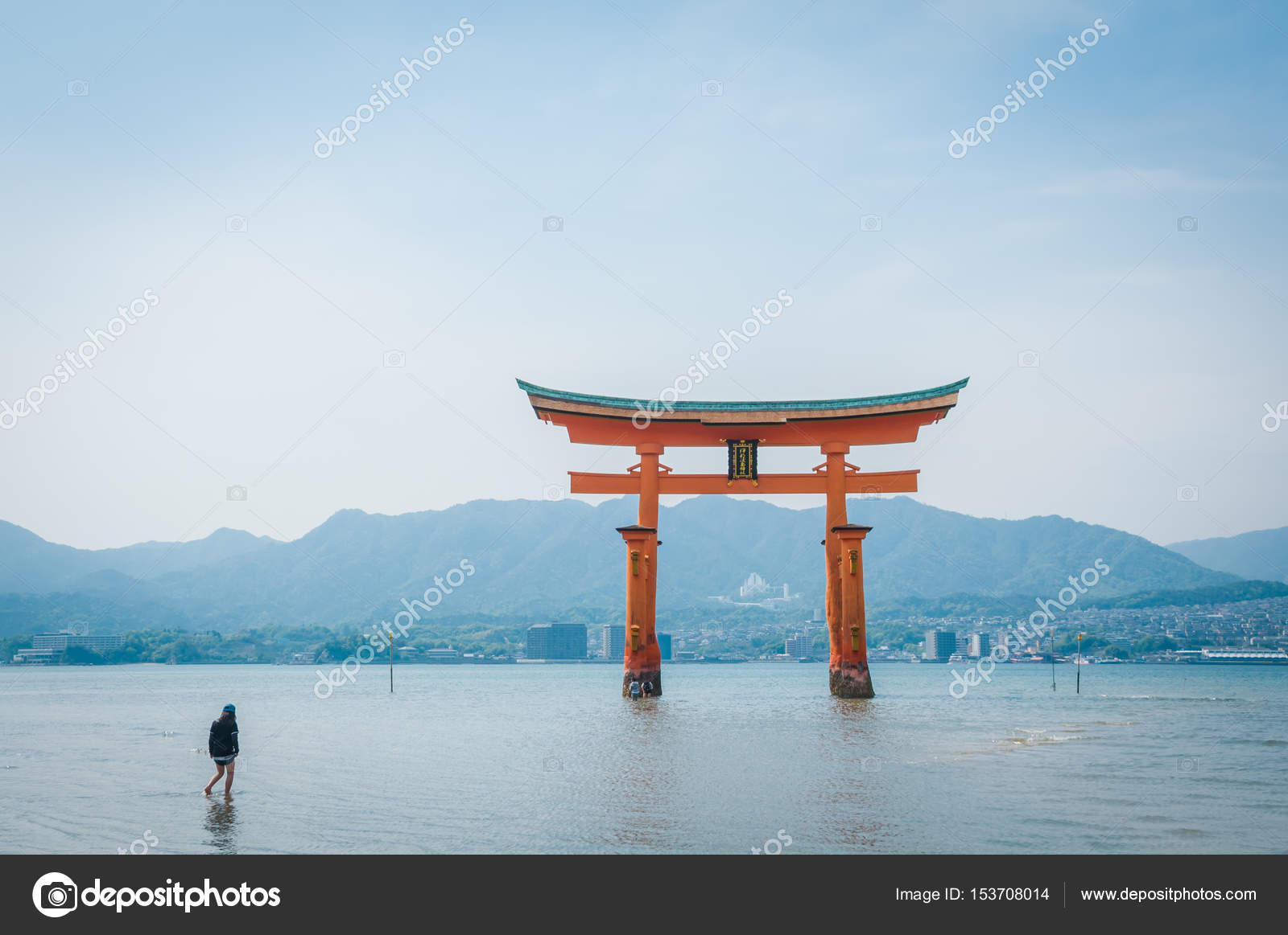 Miyajima Shrine Gate in Hiroshima, Japan. — Stock Photo © Navapon