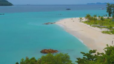 Güzel gün batımı Beach Lipe Satun, Tayland Adası havadan görünümü.
