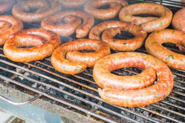 Sıcak ve baharatlı sucuk favori gıda Tayland kuzeyinde