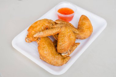 Kızarmış tavuk kanadı kadar kapatın