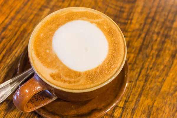 Bir fincan cappuccino kahve.