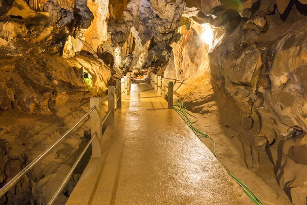 Wat Tham Chiang Dao Chiangmai Tayland Chiang Dao mağarada