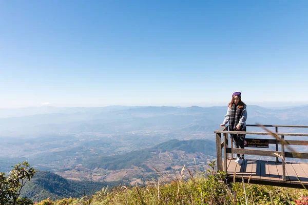 Chiangmai, Tailândia - 21 de dezembro: ponto de vista de Kew Mae Pan no Doi Inthanon National Park, em 21 de dezembro de 2016 em Chiangmai, Tailândia — Fotografia de Stock