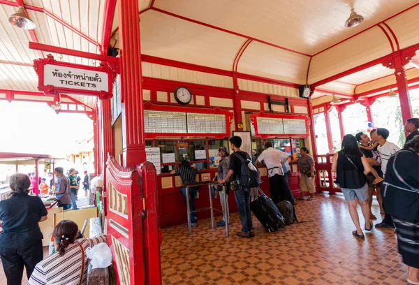 Prachuap Khiri Khan, Tayland - 24 Aralık 2016: Huahin tren istasyonu üzerinde 24 Aralık 2016 yılında Prachuap Khiri Khan, Thailand