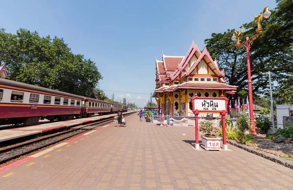 Prachuap Khiri Khan, Tayland - 24 Aralık 2016: Huahin tren istasyonu üzerinde 24 Aralık 2016 yılında Prachuap Khiri Khan, Thailand