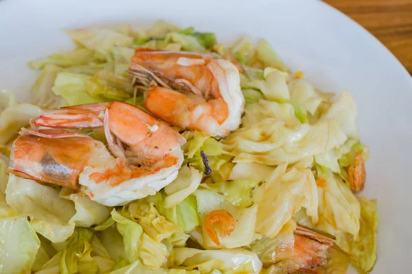 lahana karides kalamar çanak üzerinde istiridye soslu kızarmış