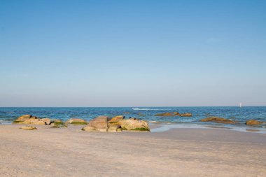 Mavi su ve plajda Huahin, Tayland