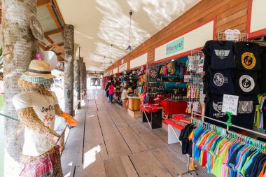 Prachuap Khiri Khan, Tayland - Aralık 24: Sampannam üzerinde 24 Aralık 2016 yılında Prachuap Khiri Khan, Tayland Hua Hin pazarda yüzen