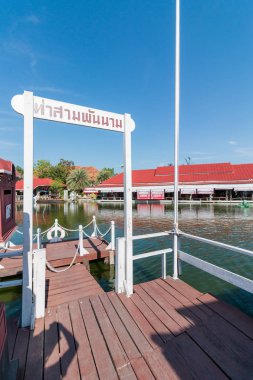 Prachuap Khiri Khan, Tayland - Aralık 24: Sampannam üzerinde 24 Aralık 2016 yılında Prachuap Khiri Khan, Tayland Hua Hin pazarda yüzen