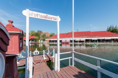 Prachuap Khiri Khan, Tayland - Aralık 24: Sampannam üzerinde 24 Aralık 2016 yılında Prachuap Khiri Khan, Tayland Hua Hin pazarda yüzen