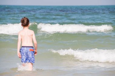 Prachuap Khiri Khan, Tayland - Aralık 25: insanlar Hua Hin plaj üzerinde 25 Aralık 2016 yılında Prachuap Khiri Khan, Tayland tadını çıkarın