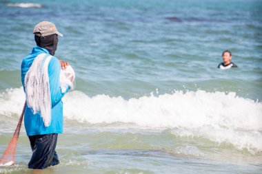 Prachuap Khiri Khan, Tayland - Aralık 25: insanlar Hua Hin plaj üzerinde 25 Aralık 2016 yılında Prachuap Khiri Khan, Tayland tadını çıkarın