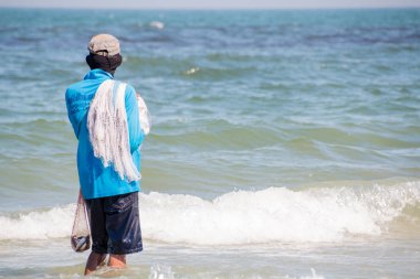 Prachuap Khiri Khan, Tayland - Aralık 25: insanlar Hua Hin plaj üzerinde 25 Aralık 2016 yılında Prachuap Khiri Khan, Tayland tadını çıkarın