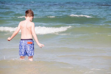 Prachuap Khiri Khan, Tayland - Aralık 25: insanlar Hua Hin plaj üzerinde 25 Aralık 2016 yılında Prachuap Khiri Khan, Tayland tadını çıkarın