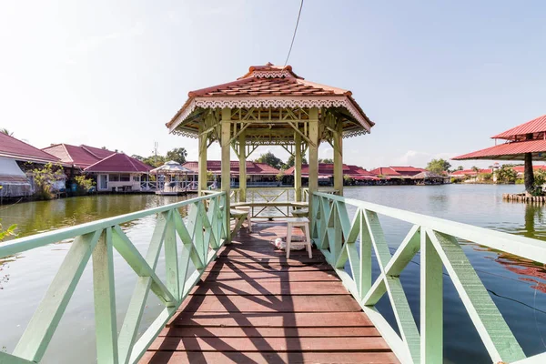 Prachuap Khiri Khan, Tayland - Aralık 24: Sampannam üzerinde 24 Aralık 2016 yılında Prachuap Khiri Khan, Tayland Hua Hin pazarda yüzen