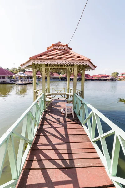 Prachuap Khiri Khan, Tailândia - 24 de dezembro: Sampannam mercado flutuante em Hua Hin em 24 de dezembro de 2016 em Prachuap Khiri Khan, Tailândia — Fotografia de Stock