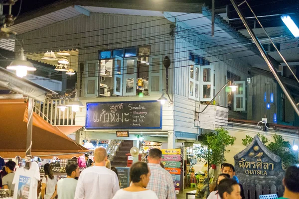 Prachuap Khiri Khan, Tayland - Aralık 24: Gece pazarı üzerinde 24 Aralık 2016 Prachuap Khiri Khan, Tayland Hua Hin adlı