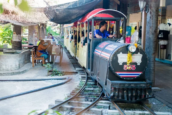 Prachuap Khiri Khan, Tayland - Aralık 24: Sampannam üzerinde 24 Aralık 2016 yılında Prachuap Khiri Khan, Tayland Hua Hin pazarda yüzen